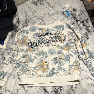 Mowe Bay Sunsets Graphic Sweatshirt